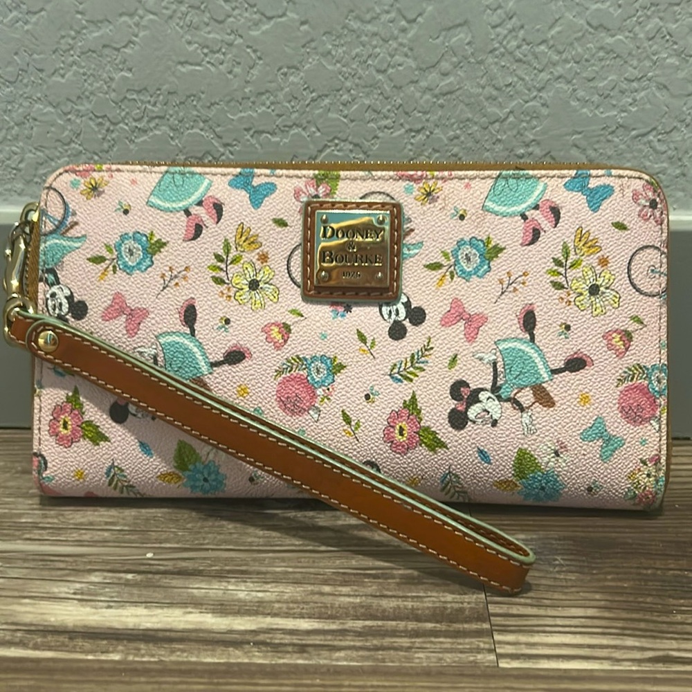Limited Edition Dooney & Bourke Disney Epcot Flower Garden Minnie Mouse Wallet